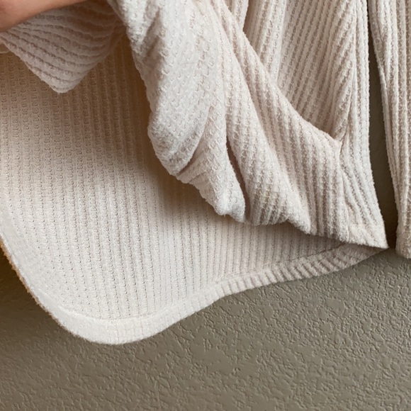 🎉SALE🎉 ANTHROPOLOGIE Akemi + Kim Waffle Knit Wrap Top XS - Picture 12 of 16